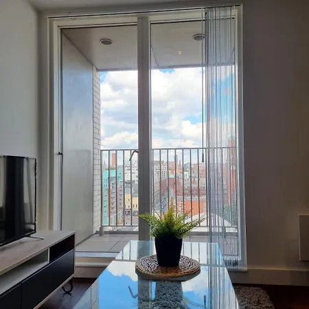 Onpoint - Spacious 2 Bedroom Apt - City Centre With Balcony Apartament *