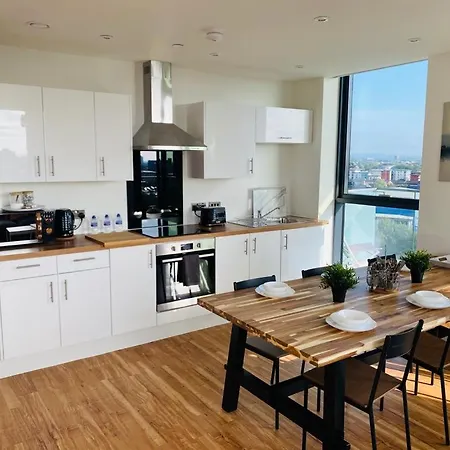 Penthouse With Balcony Views Апартаменты