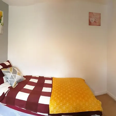 Queens Rooms, A Perfect Stay, Next To Shopping Parks And Central