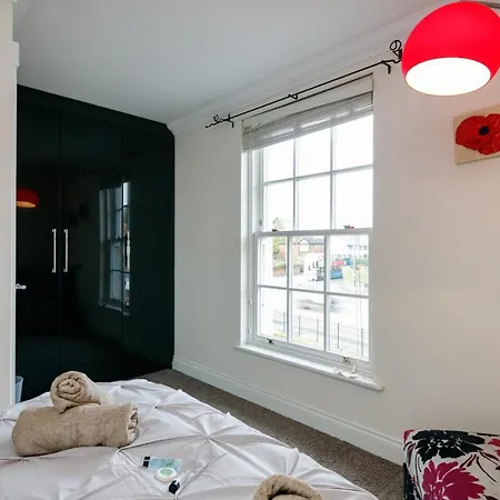 The Finney - Gorgeous, Chic 3 Bedroom House *