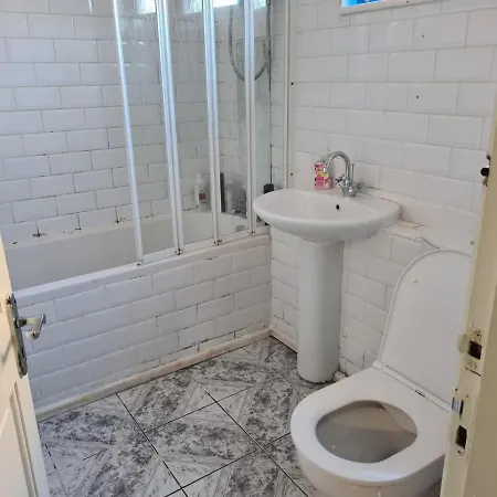 Remarkable 1-Bed Apartment In Manchester *