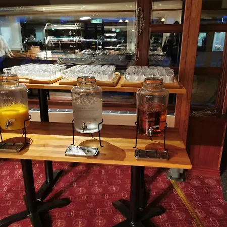 Hotel Copthorne Salford Quays 4*