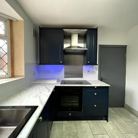 Aylesbury Dwelling 게스트하우스 *