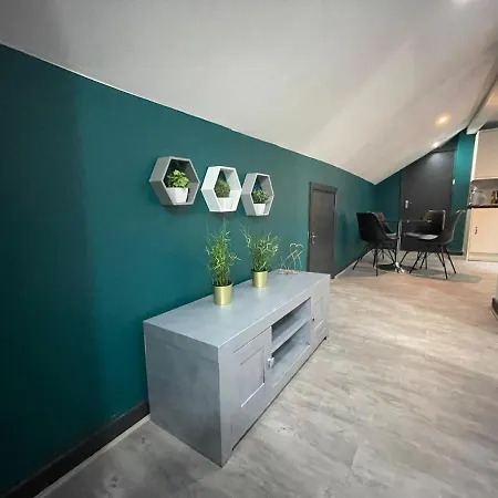 Holiday home Lovely Party House - Centrally Located *
