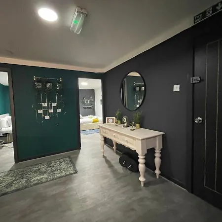 Lovely Party House - Centrally Located * Manchester