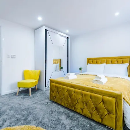 Luxury 3 Bedroom House Close To Center מנצ'סטר