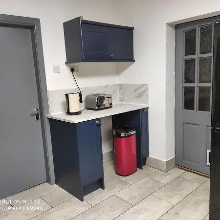 Aylesbury Dwelling 게스트하우스