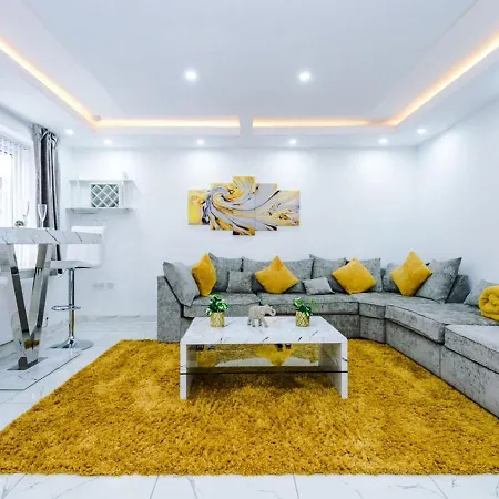 Luxury 3 Bedroom House Close To Center מנצ'סטר