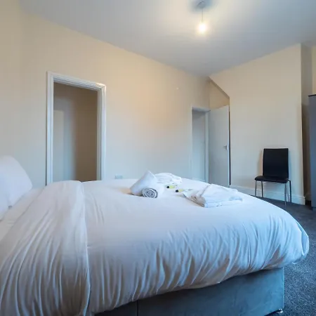 Spacious 2 Bedroom House Lejlighed