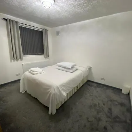 Aylesbury Dwelling 게스트하우스