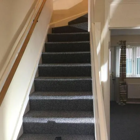 House - Close To Centre Sleeps 6 & Parking