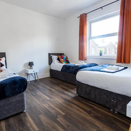 M18 Abbey Hey Feriehus Manchester