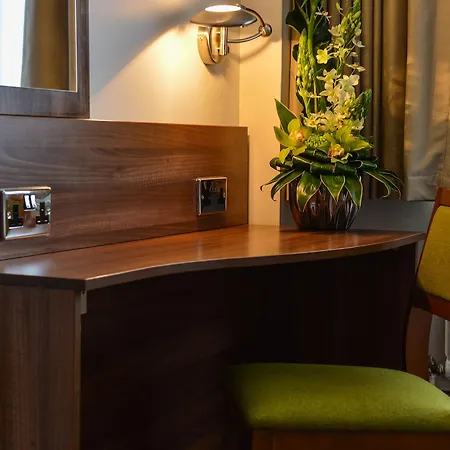 Cresta Court Отель Олтрингем