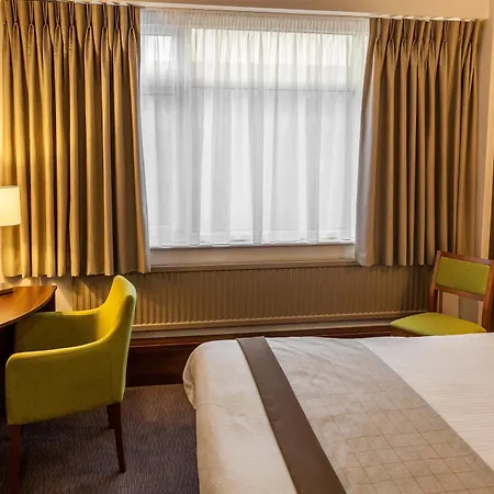 Cresta Court 3*