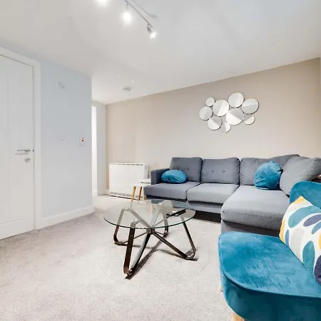 Pass The Keys Lovely 2 Bedroom In Apartment *
