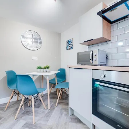 Pass The Keys Lovely 2 Bedroom In Apartment