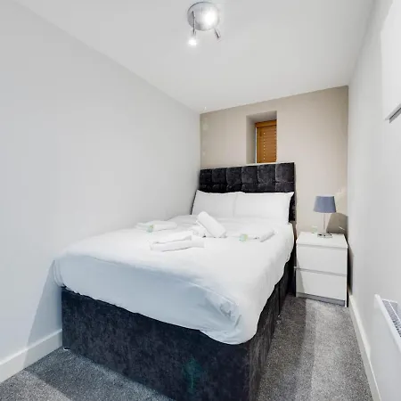 Pass The Keys Lovely 2 Bedroom In Apartment Manchester