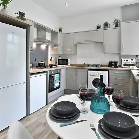 Feriehus Stunning 4-Bed House In Manchester