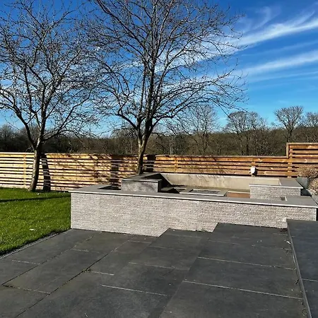 Hébergement de vacances Luxury Close To The With Hot Tub & Bbq Fire Pit. *