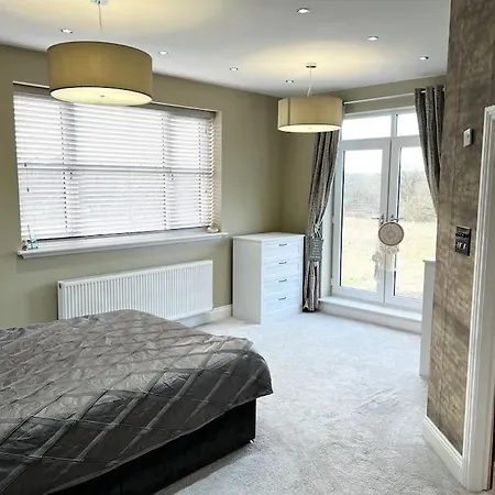 Hébergement de vacances Luxury Close To The With Hot Tub & Bbq Fire Pit.