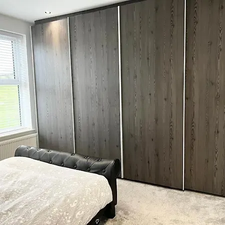 Luxury Close To The With Hot Tub & Bbq Fire Pit. Hébergement de vacances Manchester
