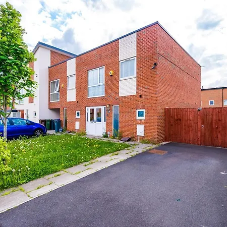 3 Bed Stylish Near The Etihad Stadium ホテル 3*
