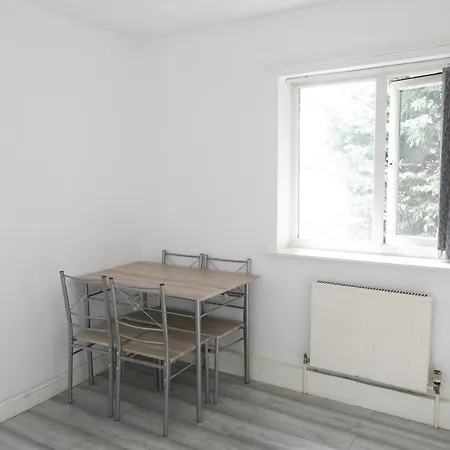 Hills View マンチェスター
