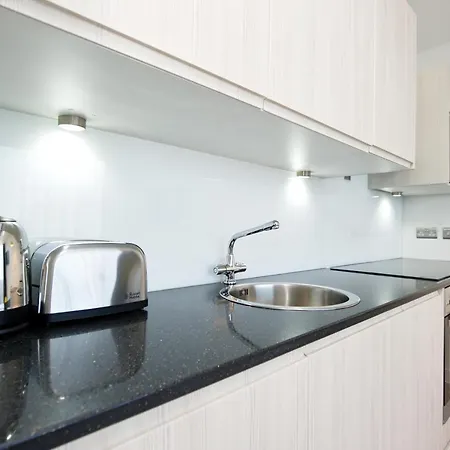 Aparthotel Staycity Piccadilly 4*