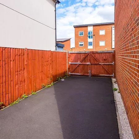 3 Bed Stylish Near The Etihad Stadium ホテル 3*