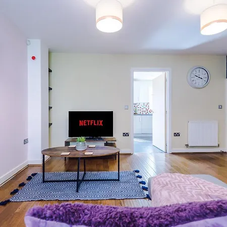 ホテル 3 Bed Stylish Near The Etihad Stadium マンチェスター