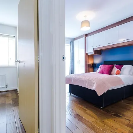 3 Bed Stylish Near The Etihad Stadium 3*