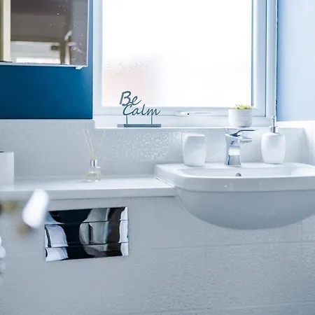 3 Bed Stylish Near The Etihad Stadium 3*