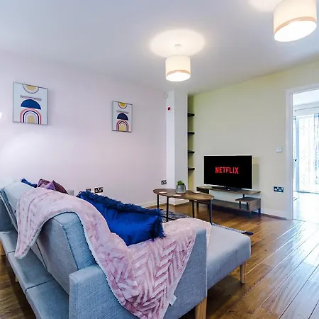 3 Bed Stylish Near The Etihad Stadium 3* マンチェスター