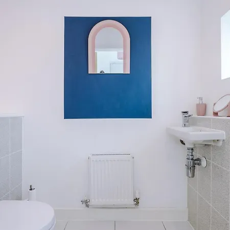 3 Bed Stylish Near The Etihad Stadium ホテル 3*