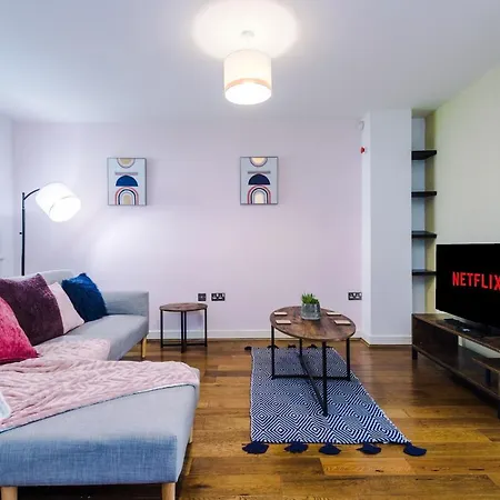 ホテル 3 Bed Stylish Near The Etihad Stadium