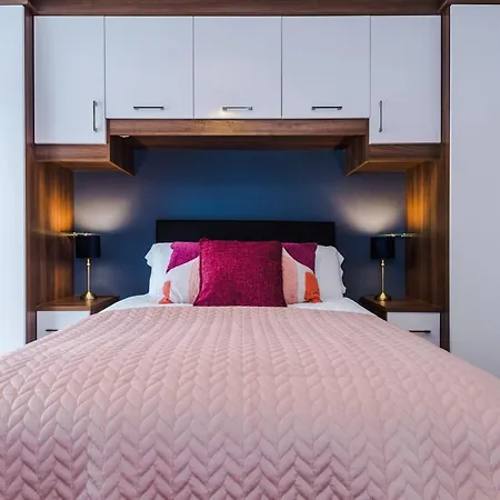 ホテル 3 Bed Stylish Near The Etihad Stadium