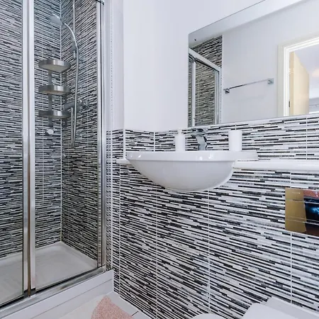 3 Bed Stylish Near The Etihad Stadium ホテル 3*