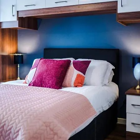 ホテル 3 Bed Stylish Near The Etihad Stadium 3*