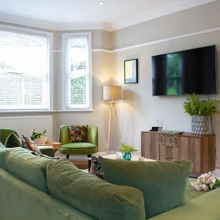 Dom wakacyjny Lock Keepers - Detached House In The Manchester