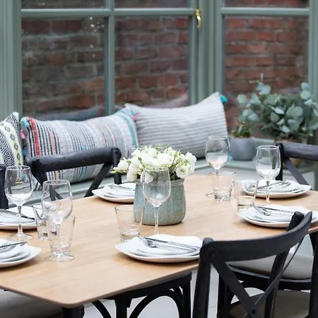 Lock Keepers - Detached House In The *