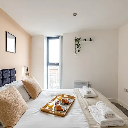 Stunning 2 Bed With Free Parking Close To Cc