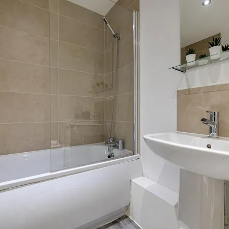 Stunning 2 Bed With Free Parking Close To Cc מנצ'סטר