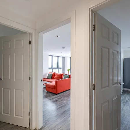 Stunning 2 Bed With Free Parking Close To Cc