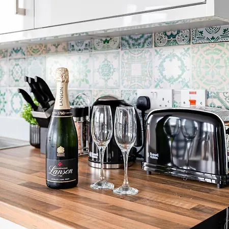 Stunning 2 Bed With Free Parking Close To Cc דירה מנצ'סטר