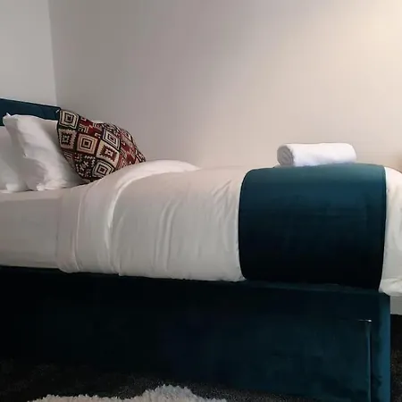 Cheerful 3 Bedroom House With Spacious Garden Σπίτι διακοπών Μάντσεστερ