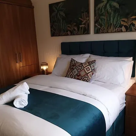 Cheerful 3 Bedroom House With Spacious Garden Σπίτι διακοπών *