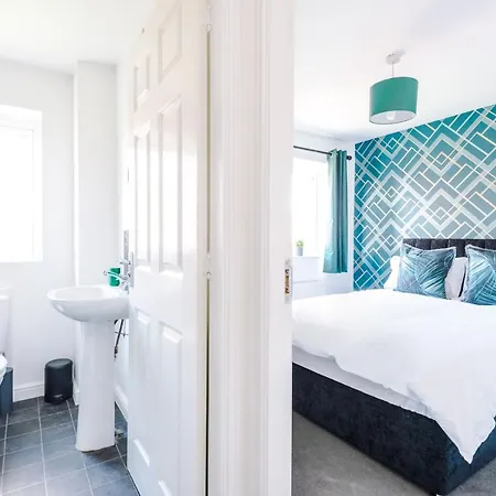 5 Bedroom House Hosted By Mcr Dens Feriehus Manchester