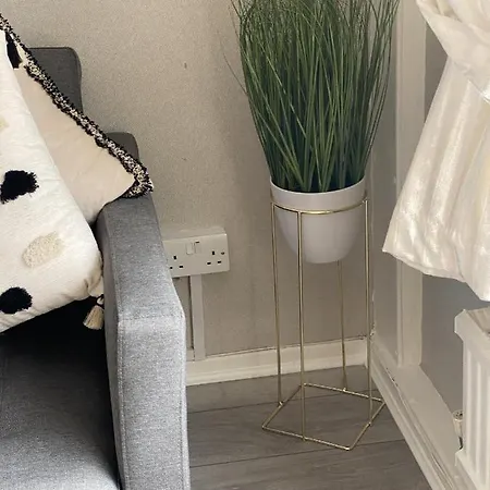 Bv Luxury Spacious 3 Bedroom House At Isaac Close Дом отдыха Манчестер