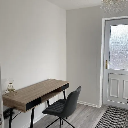 Bv Luxury Spacious 3 Bedroom House At Isaac Close Манчестер