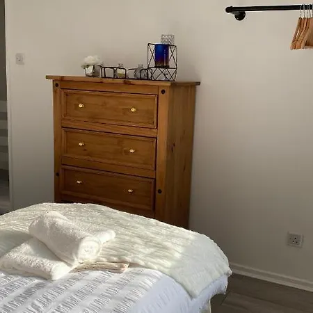 Bv Luxury Spacious 3 Bedroom House At Isaac Close Манчестер